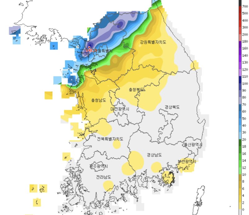 옆동네는 폭우, 우리는 무더위…이유는 좁고 두꺼운 비구름