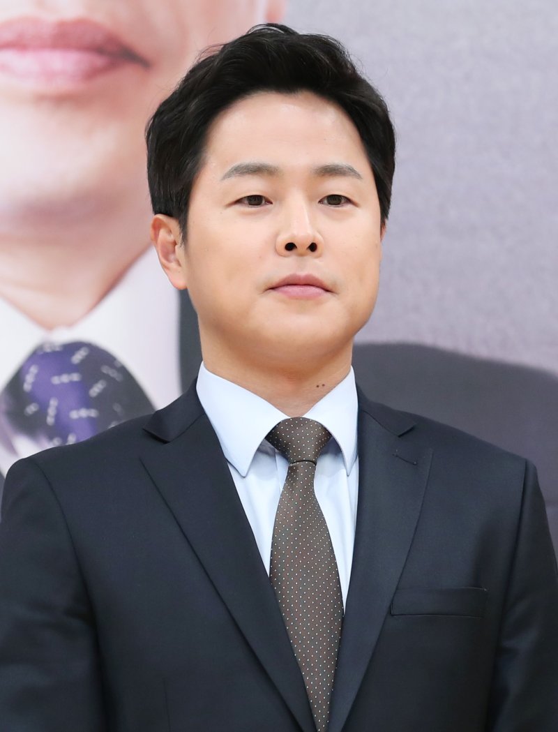 'SBS 8뉴스' 김현우 앵커, 8년 만에 하차…해외연수 떠난다