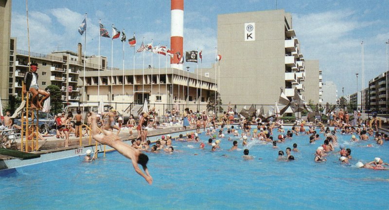 [서울=뉴시스] 1970년대 한강외인아파트 야외 수영장(대한주택공사). 2025.06.20 (사진 제공=서울시) photo@newsis.com *재판매 및 DB 금지