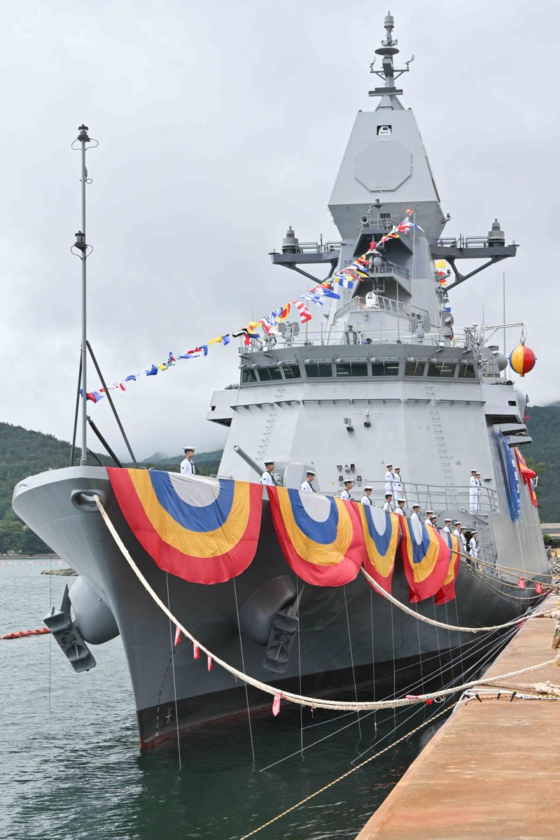 해군 최신예 3600t급 호위함 '경북함(FFG-829)' 진수