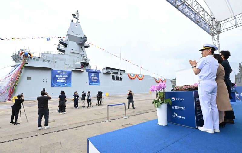 해군 최신예 3600t급 호위함 '경북함(FFG-829)' 진수