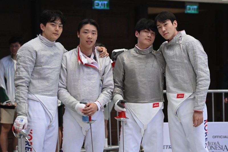 펜싱 남자 사브르 대표팀이 아시아선수권 단체전에서 은메달을 획득했다. (대한펜싱협회 제공)
