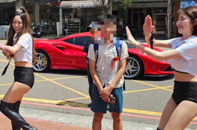 “아들, 중학교 졸업 축하해” 깜짝 선물로 ‘폴 댄서’ 부른 대만 부모