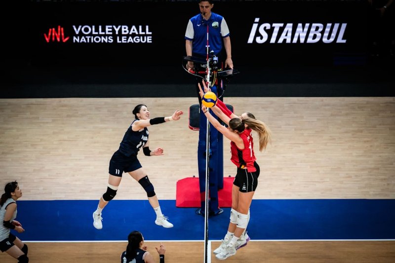 여자 배구 대표팀 육서영이 20일(한국시간) 열린 VNL 벨기에와의 경기에서 공격을 시도하고 있다. (FIVB 제공)