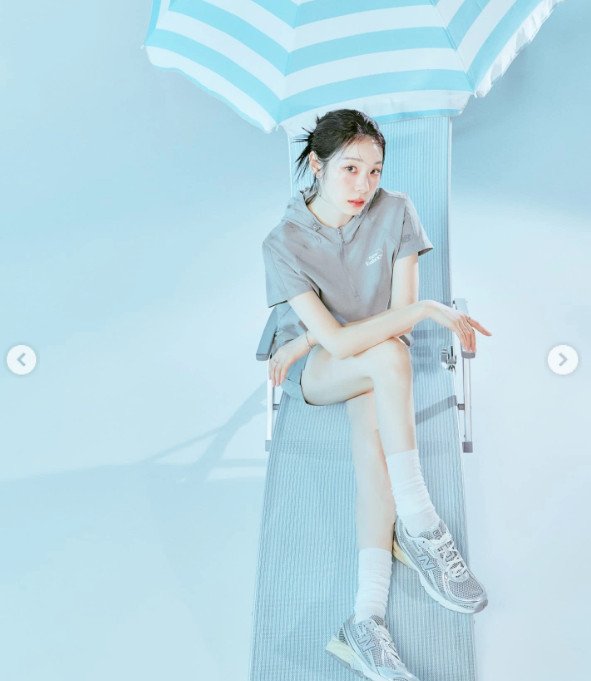 '제대 고우림♥' 김연아, 크롭티로 살짝 드러낸 허리…쭉뻗은 각선미