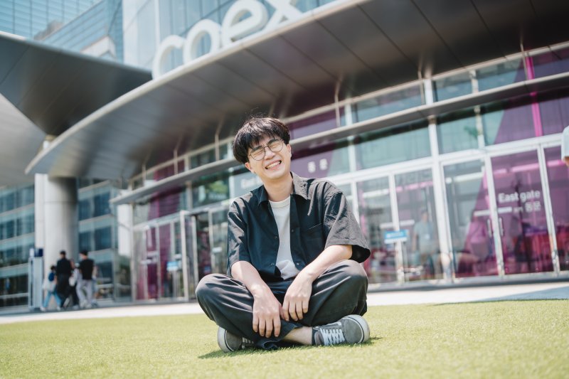 [서울=뉴시스] 작가 장자샹. (사진=민음사 제공) 2025.06.21. photo@newsis.com *재판매 및 DB 금지