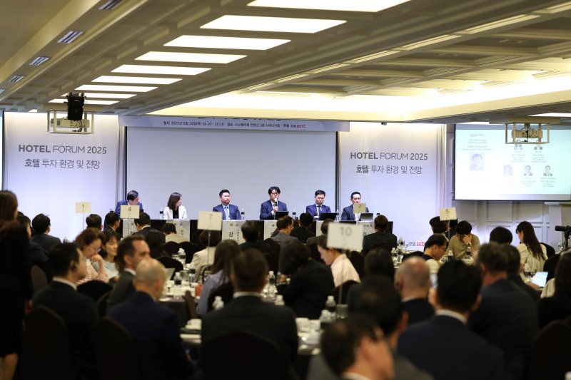 19일 서울 강남구 소노펠리체에서 거행한 호텔HDC '창립 20주년' 기념 '호텔 투자 환경 변화 및 전망' 주제 포럼 중 패널 토론 *재판매 및 DB 금지