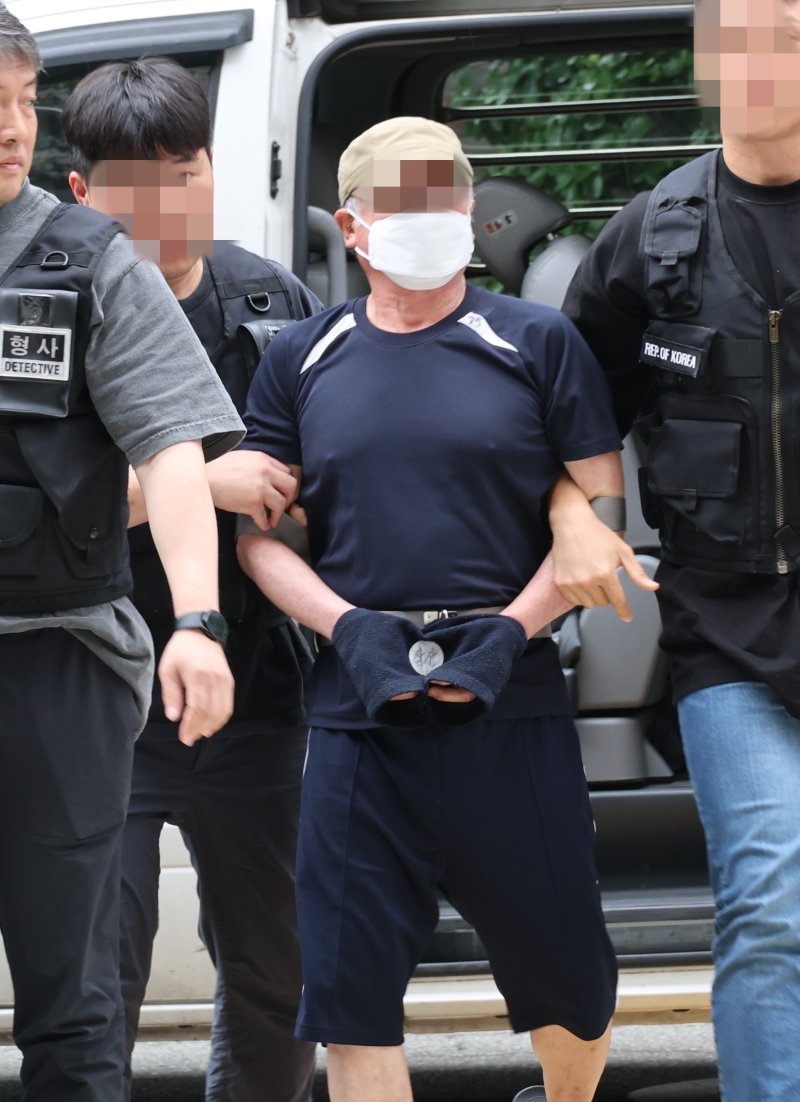 접근금지 종료 일주일만에 무료 바카라사이트 살해한 60대 무료 바카라사이트심사 (인천=연합뉴스) 홍현기 기자 = 법원의 접근금지 명령이 종료된 지 일주일 만에 무료 바카라사이트를 찾아가 흉기로 살해한 60대 남성이 21일 오후 무료 바카라사이트심사를 받기 위해 법원에 출석하고 있다. 2025.6.21 hong@yna.co.kr (끝)