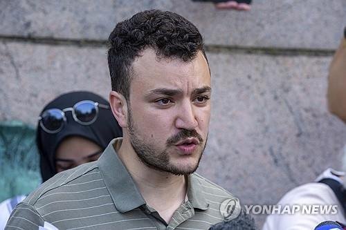 친팔레스타인 반전 시위에 참여슬롯사이트가 추방 위기에 처한 컬럼비아대 졸업생 마흐무드 칼릴. 연합뉴스