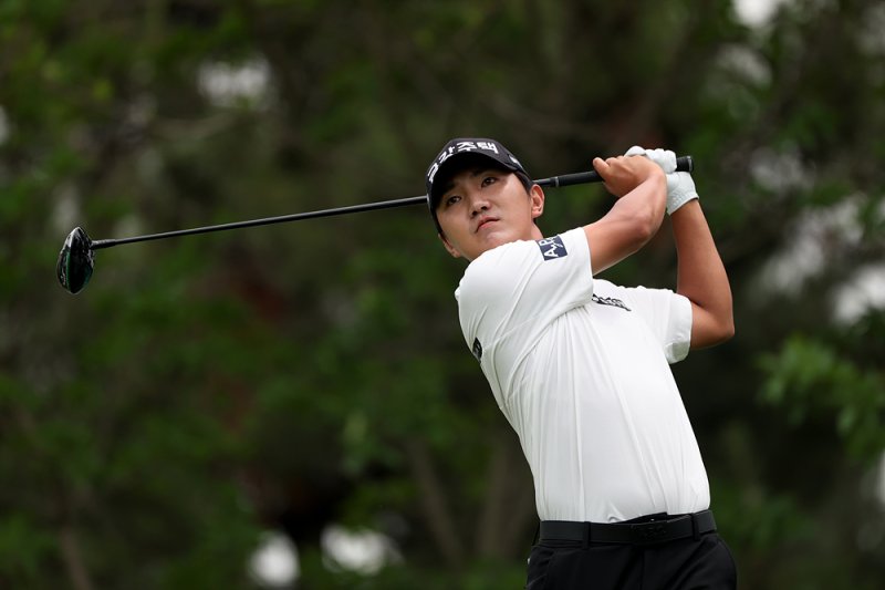 [서울=뉴시스] 옥태훈이 13일 경기 안산시의 더헤븐 컨트리클럽(파72)에서 열린 하나은행 인비테이셔널 2라운드에서 경기를 펼치고 있다. (사진=KPGA 제공) 2025.06.13. *재판매 및 DB 금지