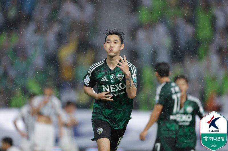 [오즈카지노=뉴시스] 프로축구 K리그1 전북 현대의 송민규. (사진=한국프로축구연맹 제공)