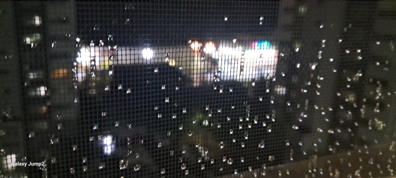 [창원=뉴시스]홍정명 기자=21일 오후 8시 현재 기준 산타카지노 창원특례시 마산회원구에도 비가 내리는 가운데 한 아파트 방충망에 빗방울이 맺혀 있다.2025.06.21. hjm@newsis.com