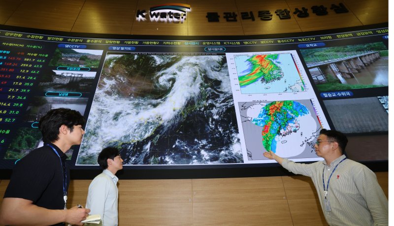 전국에 많은 비가 예보된 가운데 20일 대전 대덕구 한국수자원공사 물관리종합상황실에서 직원들이 호우대비 모니터링을 하고 있다. 2025.6.20/바카라사이트 홍보 승리바카라1 ⓒ News1 김기태 기자