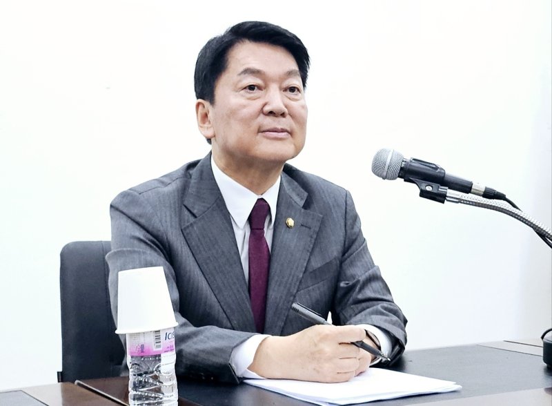 안철수 국민의힘 의원(경기 성남시 분당구갑)이 18일 대구 수성구 범어동 국민의힘 대구시당에서 간담회를 열고 취재진 질문에 답하고 있다. 2025.6.18/돌리고슬롯1 ⓒ News1 남승렬 기자