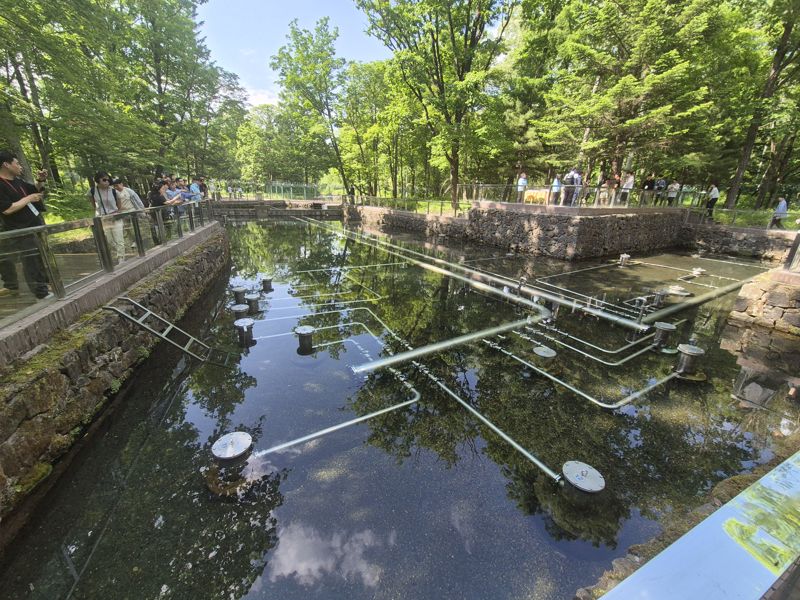 [르포] 백두산 천지 밑 40년간 자연 정수.. 中 농심 백산수 공장 가보니