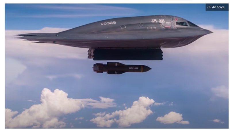 미 공군의 B-2 '스피릿' 스텔스 전략폭격기가 2019년 에볼루션 바카라 버스터 폭탄인 GBU-57을 투하하는 모습을 담은 동영상을 캡처한 것이다. 사진 제공: 미군 ⓒ News1 최종일 선임기자