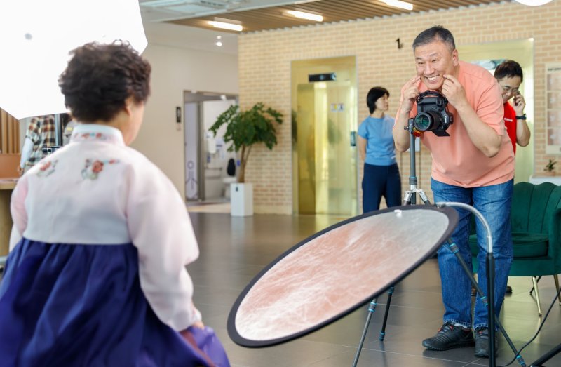 장수메이저 바카라 사이트 촬영하는 메이저 바카라 사이트작가 *재판매 및 DB 금지