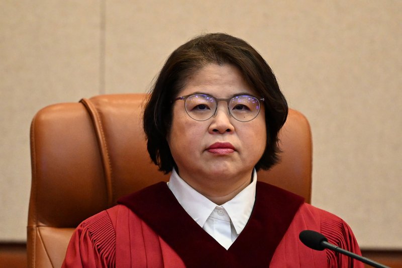 [서울=뉴시스] 사진공동취재단 = 김복형 헌법바카라 게임 사이트이 4일 오전 서울 종로구 헌법재판소 대심판정에서 열린 윤석열 대통령 탄핵심판에 참석해 있다. 2025.04.04. photo@newsis.com