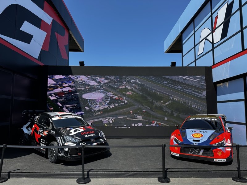 19~22일(현지시간) 독일 라인란트팔츠 뉘르부르크에서 열린 '2025 뉘르부르크링 24시 내구레이스' 현장에 전시된 현대차와 도요타의 월드랠리챔피언십(WRC) 랠리카 현대차 i20 N(오른쪽)과 도요타 GR 야리스 랠리 1의 모습.ⓒ 뉴스1 이동희 기자