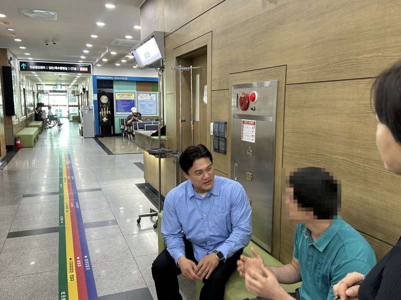 미슐랭토토군 김기욱(사진 왼쪽) 주무관 *재판매 및 DB 금지