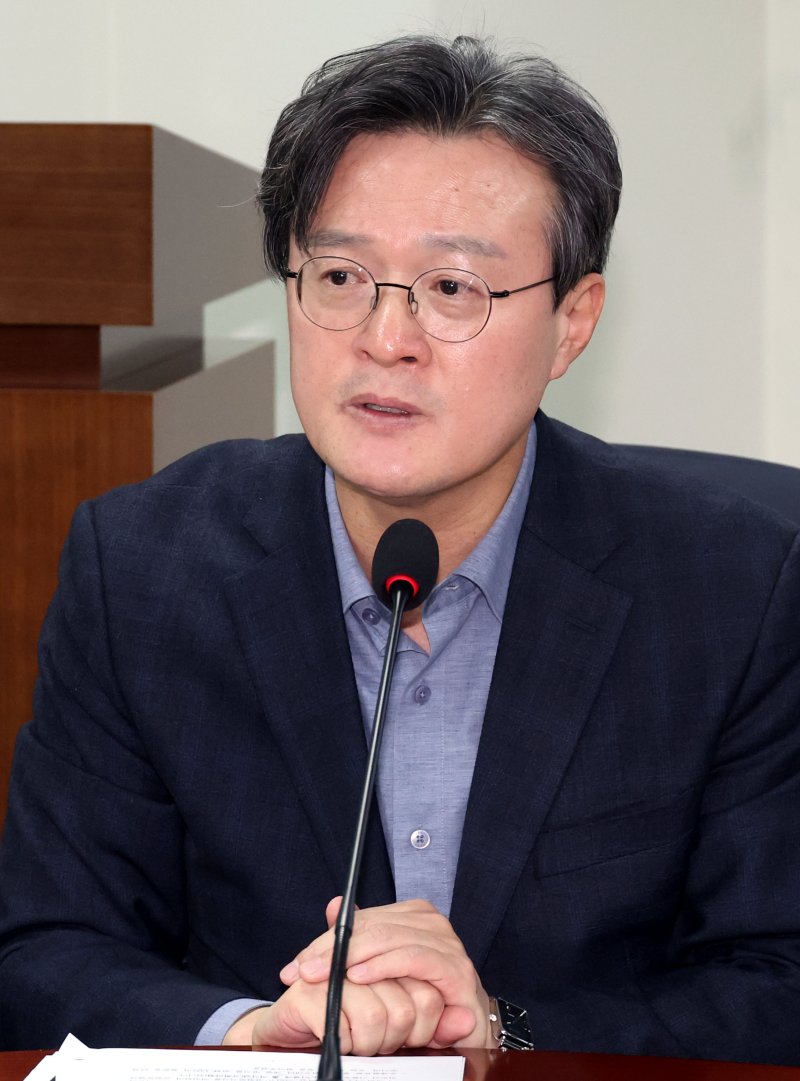 [서울=뉴시스] 조성봉 기자= 바카라사이트 목록 더불어민주당 의원이 지난 1월 16일 오후 서울 여의도 국회 의원회관 간담회의실에서 열린 '제2의 친위쿠데타와 내란 방지를 위한 정책 토론회'에서 발언을 하고 있다. 2025.01.16. suncho21@newsis.com