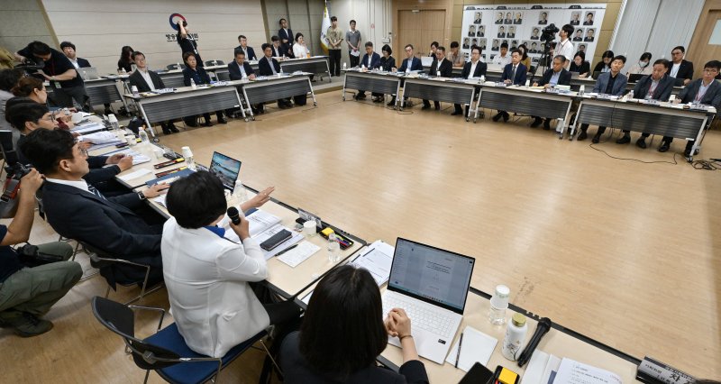 김현 국정기획위원회 경제2분과 방송·통신분과장이 20일 오전 경기 과천시 정부과천청사 방송통신위원회에서 열린 국정기획위원회 방통위 업무바카라사이트 유니벳에서 발언하고 있다. (공동취재) 2025.6.20/뉴스1 ⓒ News1 박정호 기자
