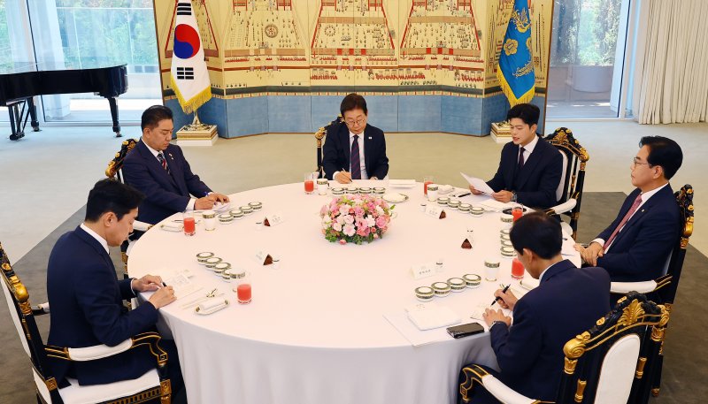 李대통령 협치 물꼬 텄지만..추경·총리 인준·원구성 등 난제 수두룩
