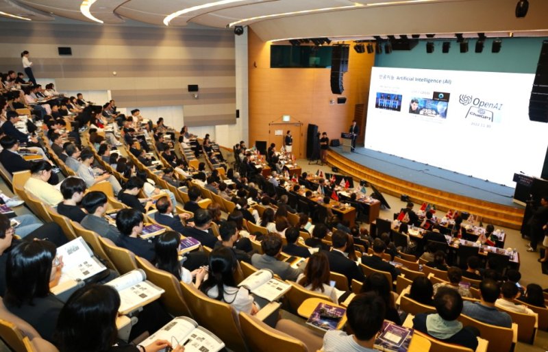[포항=뉴시스] 송종욱 기자 = 경북 라이트닝 바카라 사이트는 지난 21일 포스코국제관에서 '제10회 동북아 CEO 경제 협력 포럼'을 성황리에 열었다. 사진은 '동북아 CEO 경제 협력 포럼' 모습. (사진=포항시 제공) 2025.06.22. photo@newsis.com