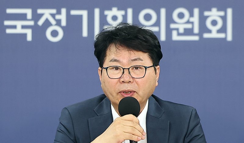 무료 바카라 게임 무료 바카라 게임기획위원장이 22일 오후 서울 종로구 정부서울청사 창성동 별관에서 열린 기자간담회에서 발언하고 있다. 뉴스 1