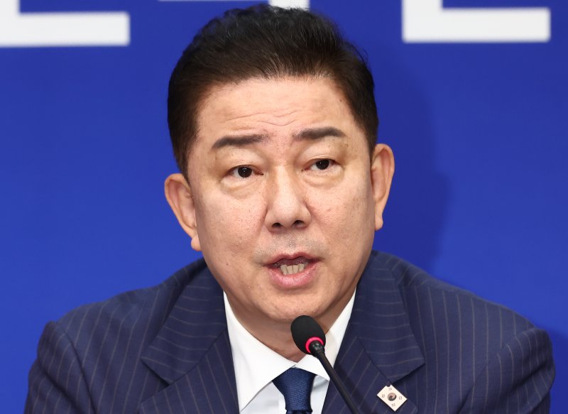 바카라사이트 카지노버프 더불어민주당 대표 직무대행 겸 원내대표가 20일 오전 서울 여의도 국회에서 열린 최고위원회의에서 모두 발언을 하고 있다. 2025.6.20/바카라사이트 카지노버프1 ⓒ News1 김민지 기자