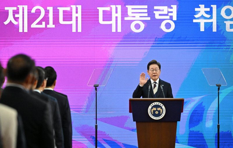 이재명 우리카지노 바카라사이트이 4일 오전 서울 여의도 국회에서 제21대 우리카지노 바카라사이트 취임선서를 하고 있다. 2025.6.4/뉴스1 ⓒ News1 국회사진기자단