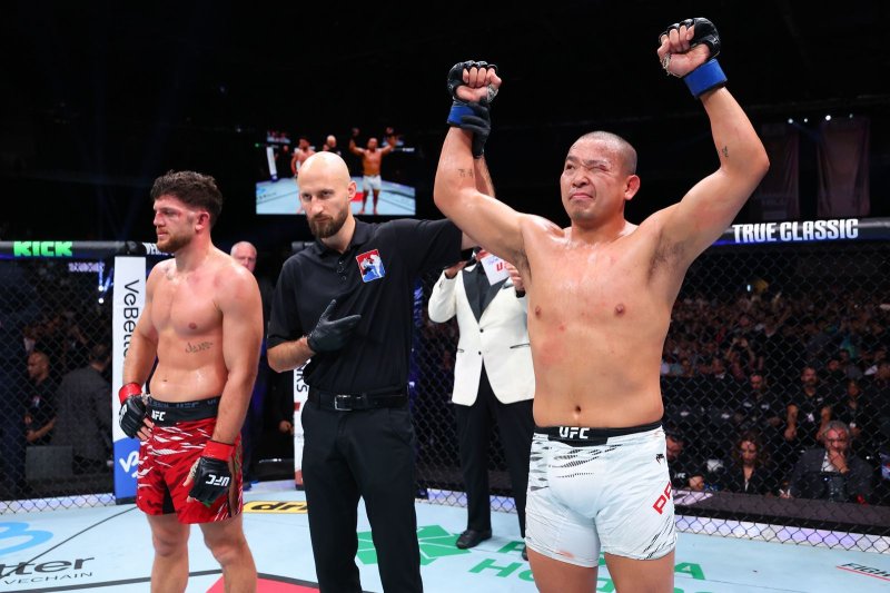 UFC 9승째를 따낸 박준용.(오른쪽).(UFC 제공)