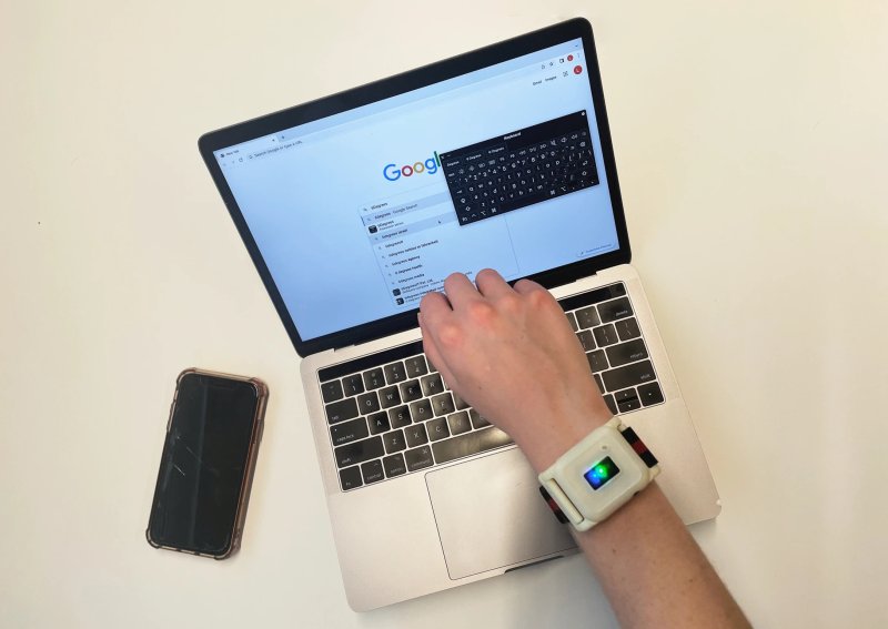 AI로 낙상위험 예측… 에이지테크, 초고령층 일상을 돕다 [fn 창간 25주년 AGE TECH 새로운 미래가 온다]