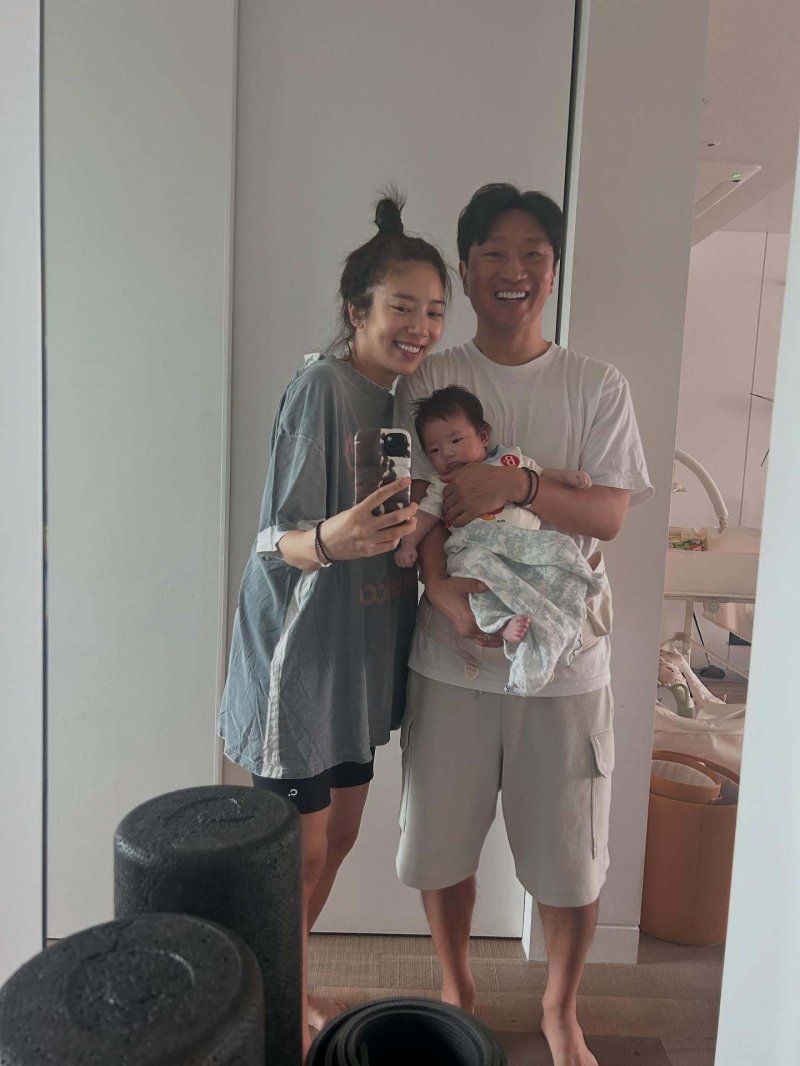 '이규혁♥' 손담비, 반전 육아 일상 "한껏 꾸몄다가 다시 딸에게"