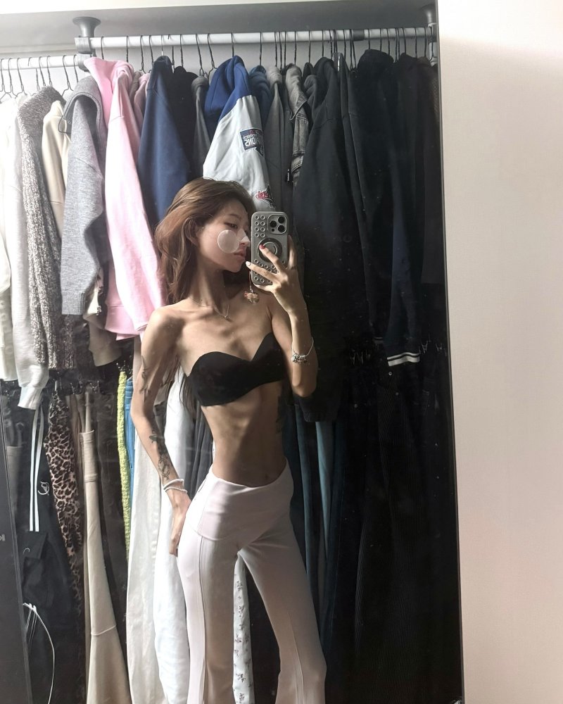 '96→41㎏' 최준희 살 호로록 빠져…가슴뼈 드러난 스키니 몸매