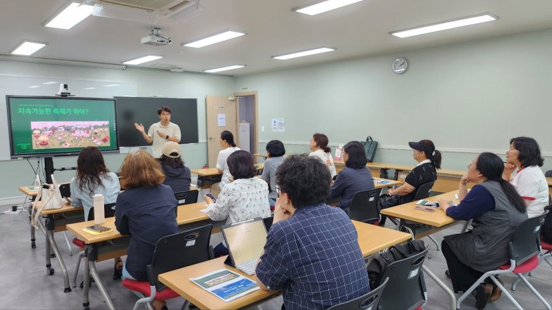 [시흥=뉴시스] 시흥시 지속가능발전협의회, ‘시흥 축제 지속가능성 실천 학교’첫 교육 현장. (사진=시흥시 제공).2025.06.22. photo@newsis.com