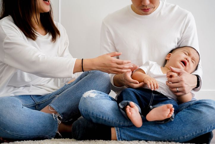 세살 손주 마시던 우유 빼앗으며 "먹이지 말랬지" 짜증 낸 시어머니 [어떻게 생각하세요]
