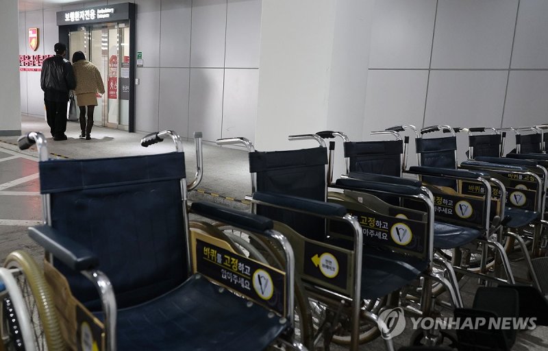 의정갈등 1년 반 피해신고 80%↓…지난달 수술 지연 신고 '0건'