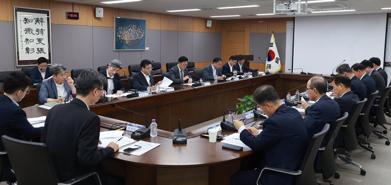 美 이란 공격에 금융당국 긴급회의..."필요시 시장안정 조치"