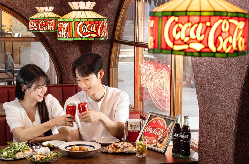 코카-콜라, 서울 해방촌 ‘신흥시장’과 협업