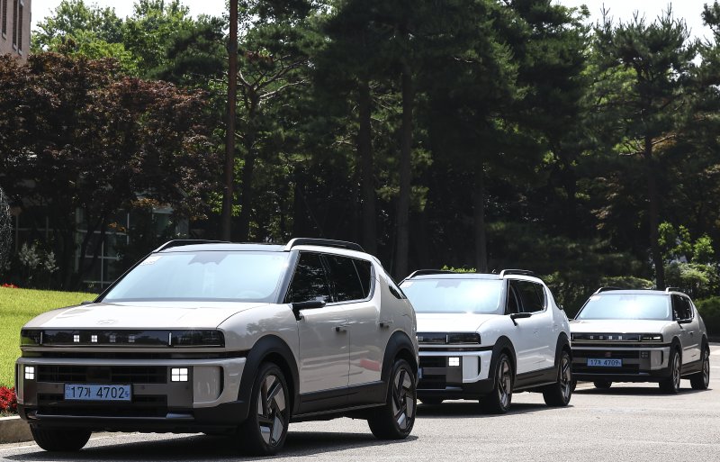 [서울=뉴시스] 김근수 기자 = 지난 18일 서울 강서구 메이필드호텔에서 열린 현대차 디 올 뉴 넥쏘 미디어 시승회에서 차량들이 줄지어 이동하고 있다. 2025.06.20. ks@newsis.com