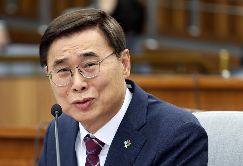 [속보] 이종석 국정원장 후보자 청문보고서 채택