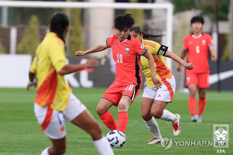 드리블하는 지소연 (출처=연합뉴스)