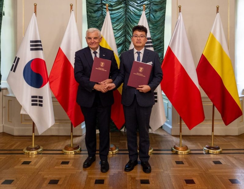 [파주=뉴시스] 경기 파주시와 폴란드 비아위스토크시(Białystok)와 우호도시 체결.(사진=파주시 제공)photo@newsis.com