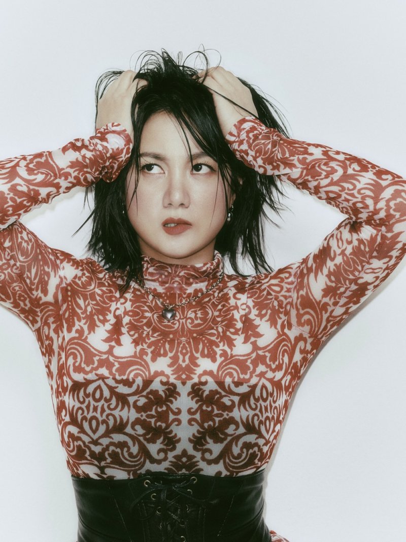 박나래 이렇게 예뻤나…새 프로필서 뽐낸 섹시미