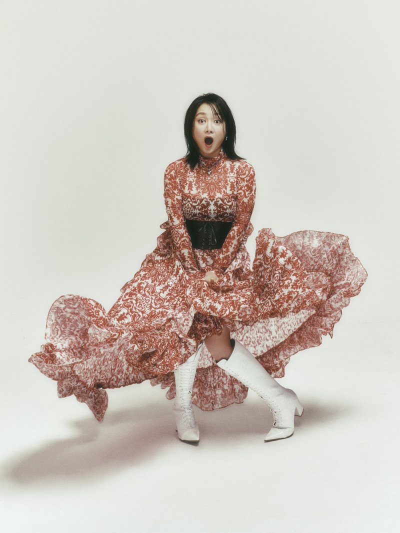 박나래 이렇게 예뻤나…새 프로필서 뽐낸 섹시미