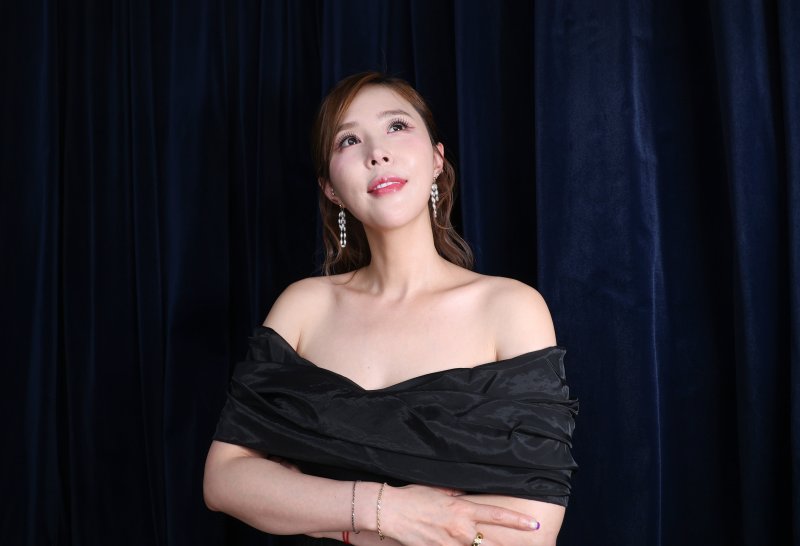 코요태 신지, 연하 가수와 결혼한다…웨딩사진 촬영 중