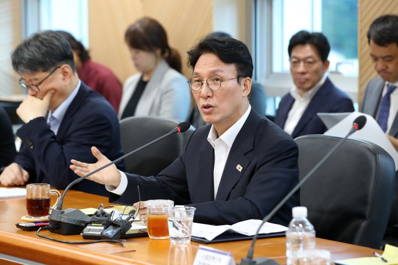 김민석 총리후보자 인사청문회 시작…여야 대치 속 '증인 없이' 열려