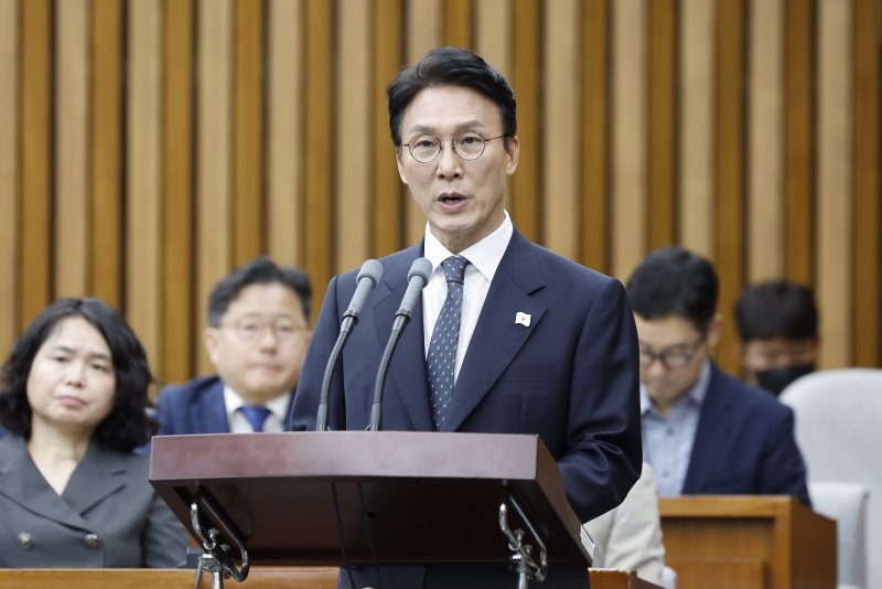 김민석 국무총리 후보자가 24일 오전 서울 여의도 국회에서 열린 인사청문회에 출석해 인사말을 하고 있다. 2025.6.24/뉴스1 ⓒ News1 안은나 기자