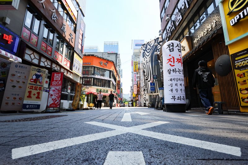 [서울=뉴시스] 황준선 기자 = 12일 서울 종로구 종각 젊음의 거리 모습. 2025.06.24. hwang@newsis.com